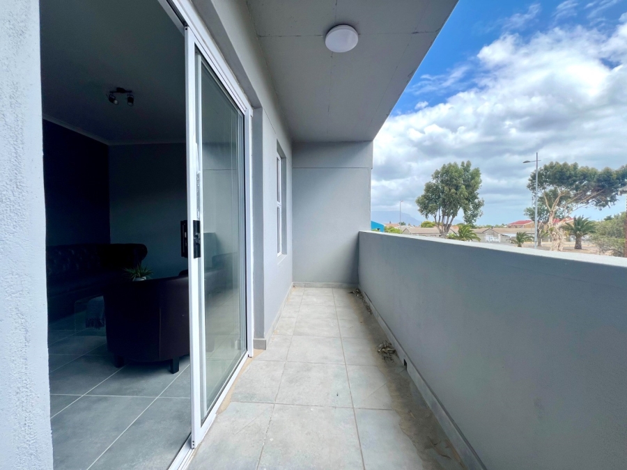To Let 1 Bedroom Property for Rent in Table View Western Cape